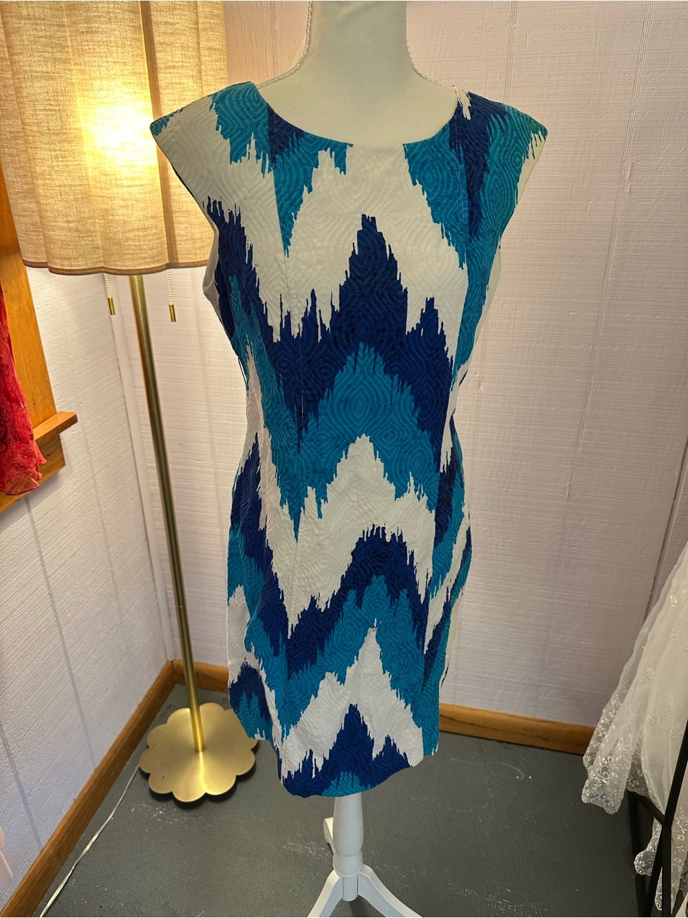 Robbie Bee Sleeveless Chevron Midi Dress in White, Teal & Navy